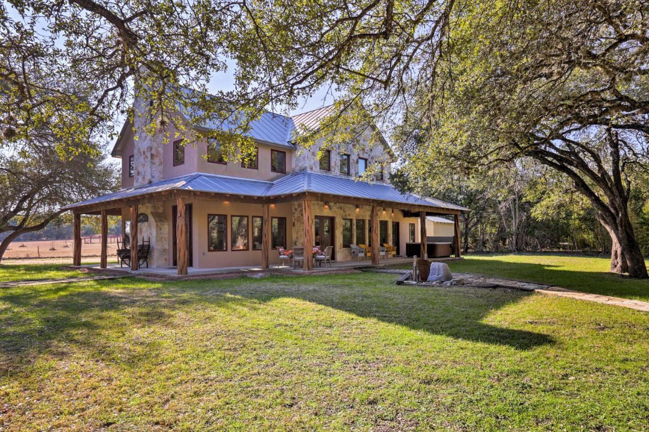 Riverfront Blanco Home With Shaded Porch And Hot Tub Exterior photo